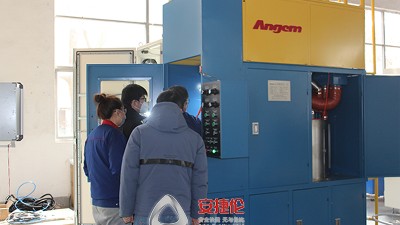 陜汽集團(tuán)旗下子公司，來(lái)我司驗(yàn)收【ZP20和ZP40自動(dòng)噴膠機(jī)】?jī)膳_(tái)設(shè)備