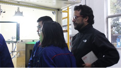 美國汽車減震公司先鋒再次拜訪，預(yù)購安捷倫智能噴膠設(shè)備！
