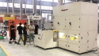 廣東汽車配件客戶到訪驗收鏈?zhǔn)酵鈭A滾膠機GL150