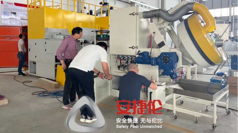 大連外貿(mào)公司代國(guó)外客戶采購(gòu)安捷倫的橡膠減震自動(dòng)滾噴機(jī)