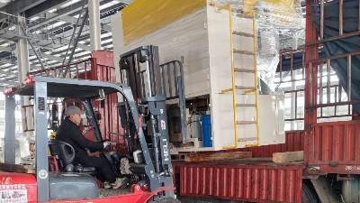 【噴膠機(jī)發(fā)貨】自動(dòng)噴膠機(jī)PZD40發(fā)浙江汽車(chē)橡膠制品客戶(hù)