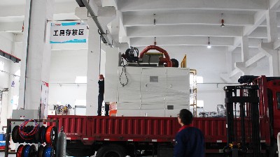 揚(yáng)州客戶自動(dòng)噴膠機(jī)發(fā)貨了，你也想要一臺(tái)嗎？