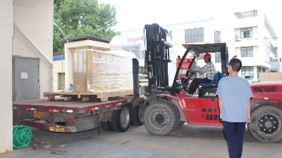 河南恒發(fā)內(nèi)孔滾膠機(jī)發(fā)貨--汽車(chē)橡膠減震件專(zhuān)用