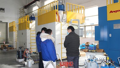 2021的第8天，客戶老板親自上門驗(yàn)收，【ZP40自動(dòng)噴膠機(jī)】