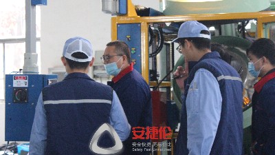 東海橡塑驗(yàn)收自動(dòng)滾噴機(jī)，門面擔(dān)當(dāng)又為安捷倫完成一單！